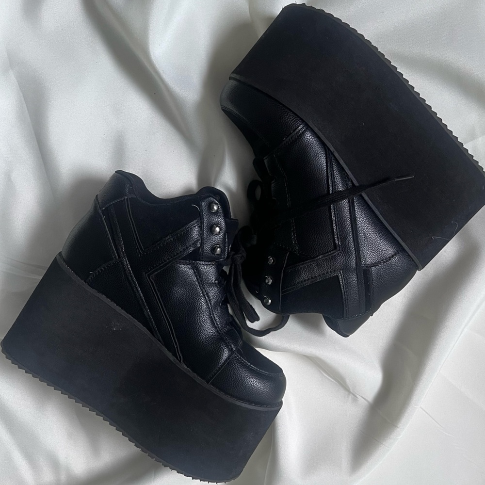 YRU QOZMO PLATFORM HIGH TOP SNEAKERS
